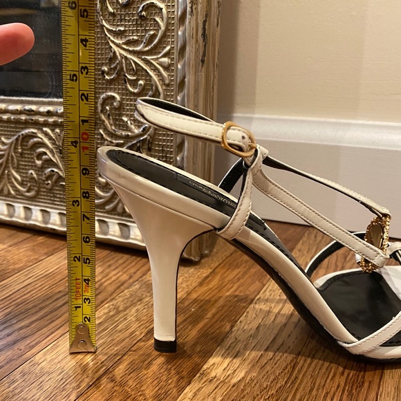Dolce & Gabbana white straps heels - Picture 2 of 16